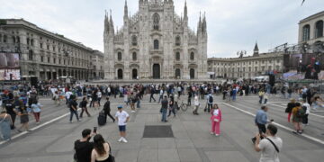 Zelfmoord door val uit duyo van Milaan