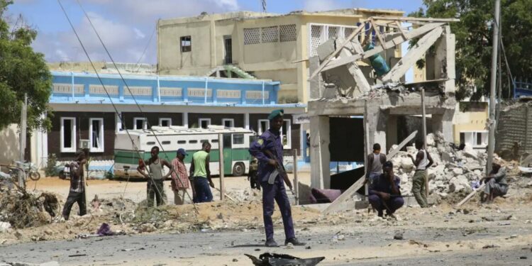 Zelfmoordaanslag eist 11 levens in wervingscentrum Mogadishu