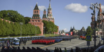 Poetin viert 9 mei met spectaculaire ceremonies in Moskou en 20 leiders van staten