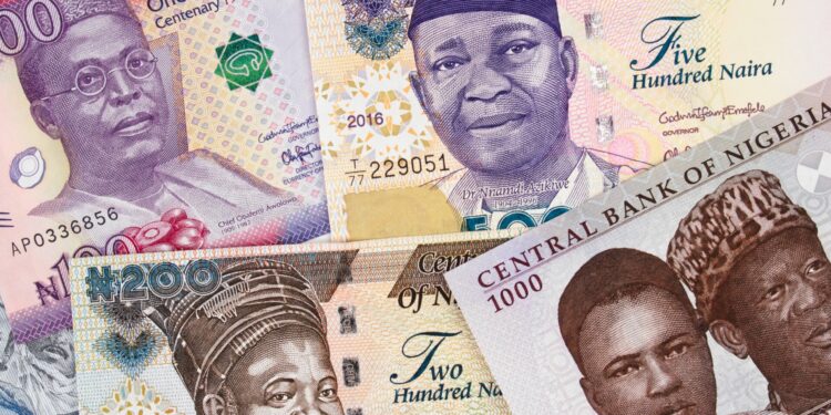 Nigeria straft devaluatie van valuta met naira spray