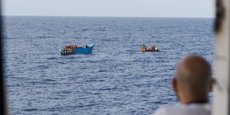 Humanitaire organisatie redt 270 Tunesische immigranten via Sos Méditerranée