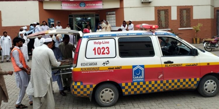 Schoolbusaanval eist zes levens in Pakistan, India beschuldigt Islamabad