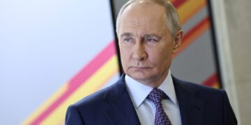 Poetin dreigt met voltooiing bedrijf in Oekraïne