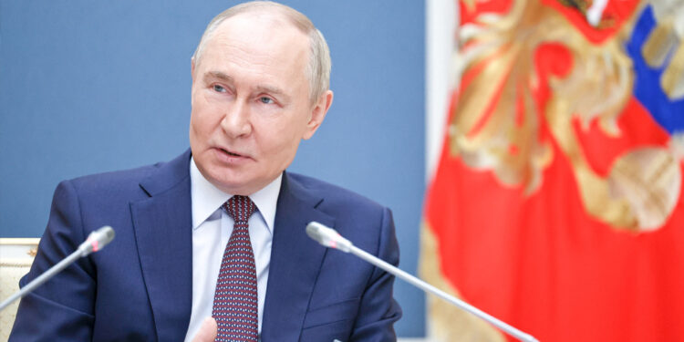 Poetin dreigt westerse bedrijven in Rusland te verstikken