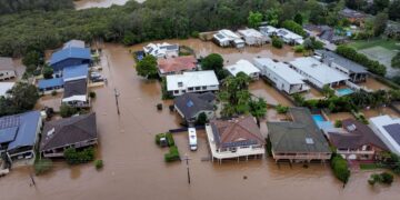 Overstromingen in New South Wales na hevige regenval: natuurramp verklaard.
