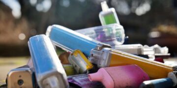 Waarom voorraad aanleggen van vapes gevaarlijk kan zijn – verbod op wegwerpproducten nadert.