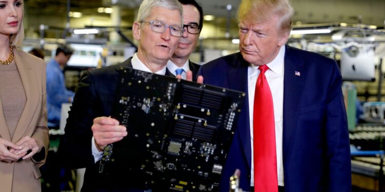 Trump dreigt EU met 50% tarieven en eist iPhones in VS.