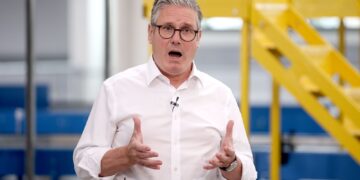 Starmer: Overheid overweegt afschaffen limiet kinderbijslag twee kinderen