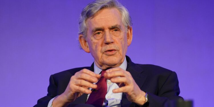 Uitsluiting van topverdieners van winterbrandstof, zegt Gordon Brown