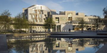 MSPs horen bewijsmateriaal over wurgingsincidenten en pleiten voor aparte wetgeving in Schotland