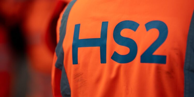 Onderzoek naar twee bedrijven die bouwvakkers leveren.