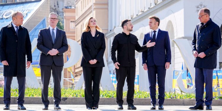 Starmer bespreekt ‘coalitie van bereidwilligen’ met Europese leiders in Oekraïne.