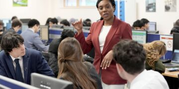 Kemi Badenoch blijft zelfverzekerd als leider van de Tories voor komende verkiezingen.