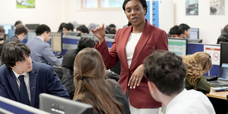 Kemi Badenoch blijft zelfverzekerd als leider van de Tories voor komende verkiezingen.