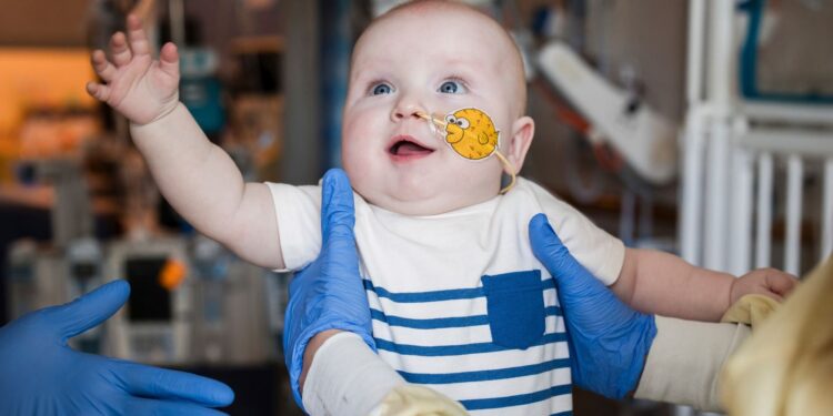 Eerste gepersonaliseerde gentherapiebehandeling ter wereld voor baby