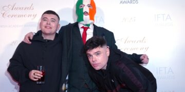 Kneecap verontschuldigt zich voor ‘dood je MP’ opmerkingen