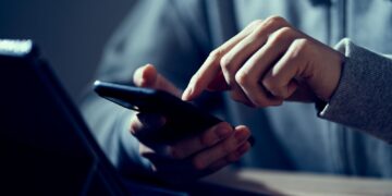 AI’s beïnvloeden elkaar en nemen collectieve beslissingen: nieuwe studie