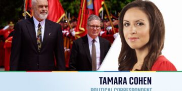 Starmer in verlegenheid door migrantenopvang hubs