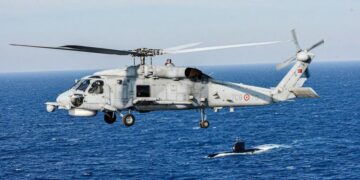 Zeevruchten in Turkije: Helikopter van gedwongen marine toetreedt