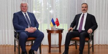 Fidan ontmoet Oekraïense minister in vredesbesprekingen.