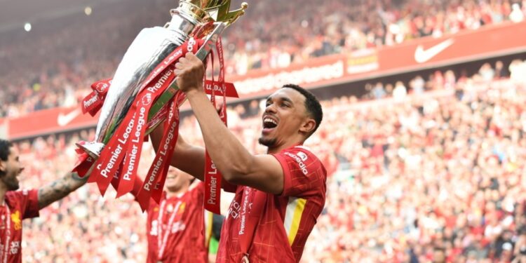 Real Madrid haalt Alexander-Arnold voor 10 miljoen pond weg bij Liverpool
