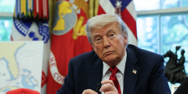 Trump waarschuwt Poetin: spelen met vuur!