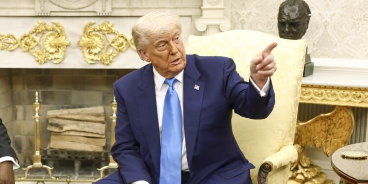 Trump beschrijft Qatar’s vliegtuig als “dwaas” tijdens interview met NBC-journalist