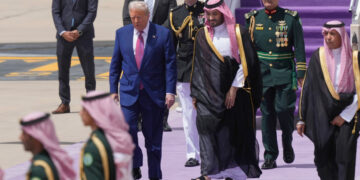 Trump begint rondleiding Midden-Oosten met defensieve deals en investeringen