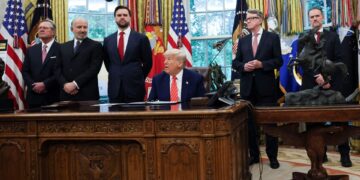 Trump en Starmer kondigen handelsovereenkomst tussen VS en Groot-Brittannië aan