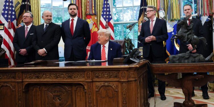 Trump en Starmer kondigen handelsovereenkomst tussen VS en Groot-Brittannië aan