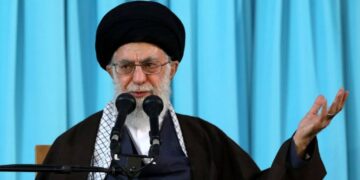 Ayatollah Hameni roept VS op Midden-Oosten te verlaten