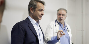 Mitsotakis bezoekt evangelisatie: update van “armband” naar ICT.