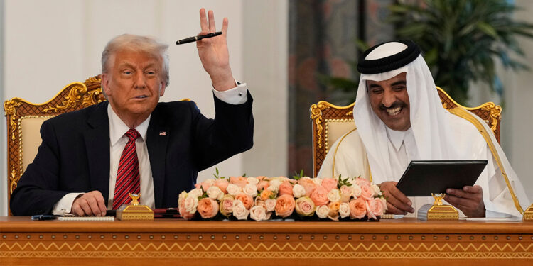 Triljoen dollar en risico in het Midden-Oosten: Trumps overeenkomsten en Syrië.