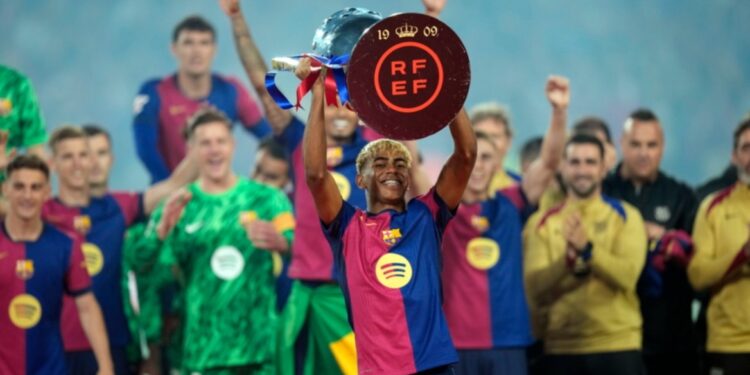 FC Barcelona verlengt contract van Yamal tot 2030 met 1 miljard euro clausule