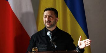 Zelenski ontmoet Merkel tijdens bezoek aan Berlijn