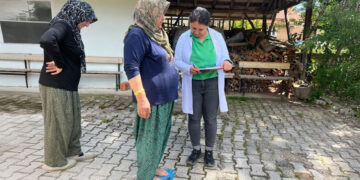 Turkije strijdt tegen obesitas: weegschalen in straten geplaatst