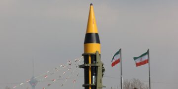 Iran zet vergelding voort en roept op tot diplomatie na straf aanvaller