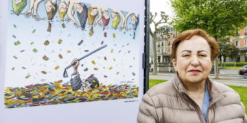 Vreedzame revolutie omverwerpt Hameni, aldus Nobelprijswinnaar Shirin Ebadi.