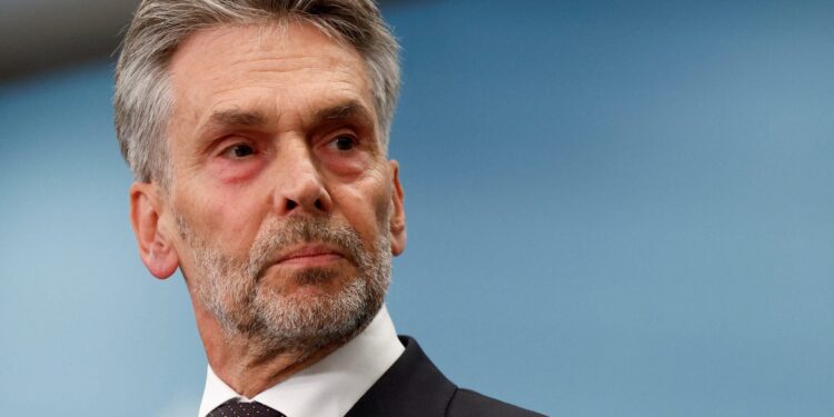 Premier Dick Sofov neemt ontslag na vertrek Wilders uit regering