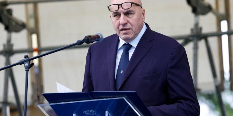 Minister van Defensie: NAVO overbodig geworden