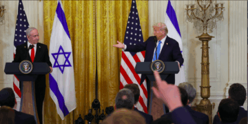 Trump verontwaardigd over behandeling van “Bibi” in Israël