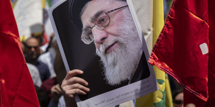 Kan het regime van Iran instorten? Opstand, omverwerping of burgeroorlog in Teheran