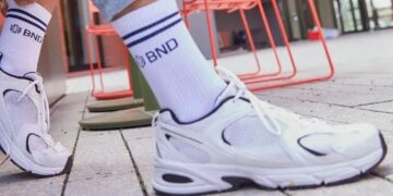 Duitse inlichtingendienst verkoopt spionagesokken en mokken online