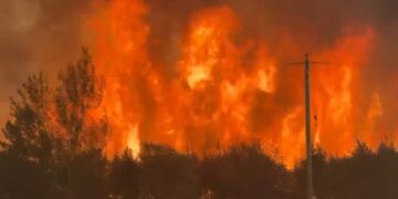 Inwoners Canada vechten tegen verwoestende bosbranden