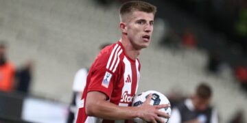 Olympiakos-speler Kostinia gevolgd door Sporting volgens Portugees medium