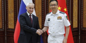 China ontvangt Iraanse en Russische ministers te midden van kritische veranderingen