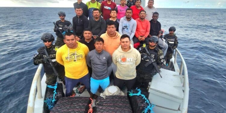 6,3 ton cocaïne in beslag genomen op Stille Oceaan met 17 arrestaties