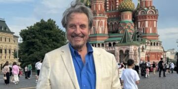 Elon’s vader onthult: Elon lijdt aan PTSS