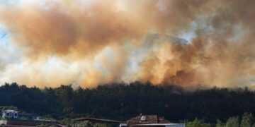Vuur en Wind: Strijd om de Heropstanding van Smyrna