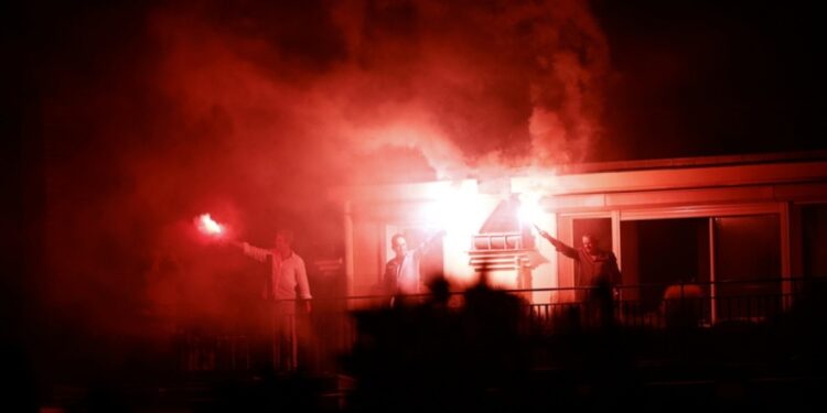 Dood van 17-jarige viert Champions League-overwinning in Parijs met steekwond in borst.